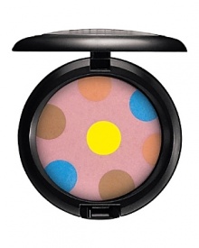 Play with polka dots to create highlighting effects on your eyes by blending the colors of this ultra-fine, lightweight pressed powder with a velvet-smooth finish. Play with polka dots to create highlighting effects on your eyes by blending the colors of this ultra-fine, lightweight pressed powder with a velvet-smooth finish.