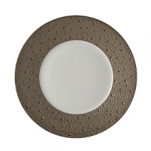 A regal band of platinum brings patterned texture to this alluring dinner plate, an elegant and modern take on a classic design that's perfect for your fine table setting. A regal band of platinum brings patterned texture to this alluring dinner plate, an elegant and modern take on a classic design that's perfect for your fine table setting.