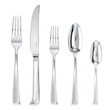 Unique design embraces the dinner plate. Made in Italy. Unique design embraces the dinner plate. Made in Italy.