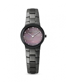 Forward thinking style from Skagen: A beautiful dial with crystal markers, and a classic link band in dark gray. Forward thinking style from Skagen: A beautiful dial with crystal markers, and a classic link band in dark gray.