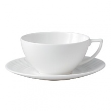 The distinctive style of one of Britain's best known designers comes shining through in the Jasper Conran at Wedgwood collection. The elegant simplicity of pure white china is complemented by shimmering pewter accessories to present a strong contemporary look perfectly in tune with modern living. The distinctive style of one of Britain's best known designers comes shining through in the Jasper Conran at Wedgwood collection. The elegant simplicity of pure white china is complemented by shimmering pewter accessories to present a strong contemporary look perfectly in tune with modern living.