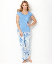 Light as a feather. Drift away with the breezy print of these stretch pajama pants by Alfani. Light as a feather. Drift away with the breezy print of these stretch pajama pants by Alfani.