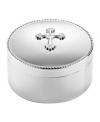 Store the items that have special meaning to you in the silver-plated Abbey trinket box from Reed & Barton. With an elegant cross and beaded edge, it's a meaningful gift to give and to get.