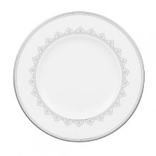 White Lace bone china is characterized by its diverse series of borders all rendered in precious platinum. The classic combination of platinum and white radiates on the table. A truly classic look. White Lace bone china is characterized by its diverse series of borders all rendered in precious platinum. The classic combination of platinum and white radiates on the table. A truly classic look.