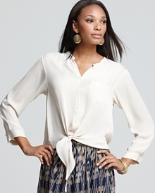 A building block for your perennial wardrobe, this silk Joie blouse is designed with split neckline and ties at the hem for a bohemian-inspired finish. A building block for your perennial wardrobe, this silk Joie blouse is designed with split neckline and ties at the hem for a bohemian-inspired finish.