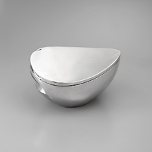 Designed by Neil Cohen, the sweeping piece features a flowing, organic rim with smoothly upswept sides and scooped handles for a look that is ready to take wing. The Butterfly casserole dish is gleaming and gorgeous, the piece comes in three sizes for a lifetime of usefulness and appreciation. Designed by Neil Cohen, the sweeping piece features a flowing, organic rim with smoothly upswept sides and scooped handles for a look that is ready to take wing. The Butterfly casserole dish is gleaming and gorgeous, the piece comes in three sizes for a lifetime of usefulness and appreciation.