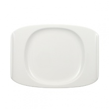 Villeroy & Boch's Urban Nature salad plate brings a dynamic new dimension to your table setting. The elegant bone-white porcelain pieces assume fluid, organic shapes for an effect that is both architectural and aerodynamic. Simple yet casually chic, Urban Nature is sure to take your next occasion to unexpected new levels.