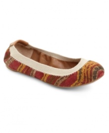 Colorful and wild patterns up the ante on the classic flat silhouette with the Evonne by Lucky Brand. Colorful and wild patterns up the ante on the classic flat silhouette with the Evonne by Lucky Brand.