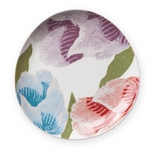 This colorful botanical, a perfect accompaniment to solids, reflects DVF style inspired by nature. Its large-scale flowers with exaggerated petals bring garden whimsy to the table. This colorful botanical, a perfect accompaniment to solids, reflects DVF style inspired by nature. Its large-scale flowers with exaggerated petals bring garden whimsy to the table.