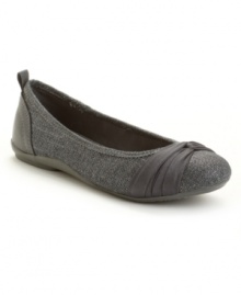 Metallic sheen adds fashionable flair to DKNY's Sophie active flats, while stretch detailing at the top makes them comfortable and easy to wear. Pair them with any casual look to add a chic finishing touch. Metallic sheen adds fashionable flair to DKNY's Sophie active flats, while stretch detailing at the top makes them comfortable and easy to wear. Pair them with any casual look to add a chic finishing touch.