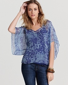 Fashioned in supple silk, this Ella Moss top boasts a billowy silhouette and bold print for fresh summer style. Fashioned in supple silk, this Ella Moss top boasts a billowy silhouette and bold print for fresh summer style.