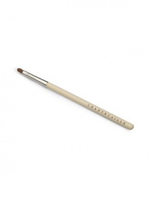 A perfectly firm but soft brush for both defining and filling in lip color, made of luxurious, natural sable. A perfectly firm but soft brush for both defining and filling in lip color, made of luxurious, natural sable.