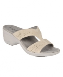 Whether it's poolside or curbside, you'll be set for summer with Naturalizer's casual Yahu sandals. Whether it's poolside or curbside, you'll be set for summer with Naturalizer's casual Yahu sandals.