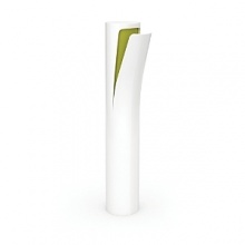 The innovative design of this Joseph Joseph electric salt and pepper mill conceals its most unique feature: the base captures fly-away salt and pepper grinds before you put it down. Release the lever and the base of the unit closes, sealing off the grinding mechanism and preventing further particles from escaping. The innovative design of this Joseph Joseph electric salt and pepper mill conceals its most unique feature: the base captures fly-away salt and pepper grinds before you put it down. Release the lever and the base of the unit closes, sealing off the grinding mechanism and preventing further particles from escaping.