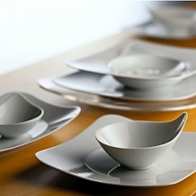 Free Spirit's combination of different shapes and materials revolutionizes the set table: Innovative interplay between porcelain and glass provides unlimited ideas for creative table settings. This versatile and fresh collection makes each dinner party with friends a unique experience Free Spirit's combination of different shapes and materials revolutionizes the set table: Innovative interplay between porcelain and glass provides unlimited ideas for creative table settings. This versatile and fresh collection makes each dinner party with friends a unique experience