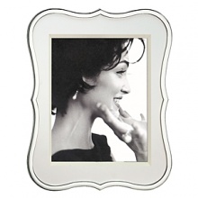 Classic and elegant, this frame is perfect for displaying your favorite photos with style and grace. Classic and elegant, this frame is perfect for displaying your favorite photos with style and grace.