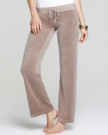 Ease into the season with classic Juicy Couture terry pants, perfect for weekend lounging or layering over swimsuits for effortless summer style. Ease into the season with classic Juicy Couture terry pants, perfect for weekend lounging or layering over swimsuits for effortless summer style.