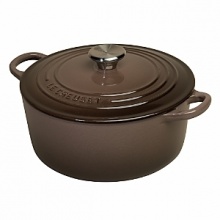 This round French oven will quickly become your core cookware. Its unparalleled heat distribution and retention make it the perfect vessel for braising, roasting or simmering a dish to feed the whole family. Manufacturers limited lifetime warranty. This round French oven will quickly become your core cookware. Its unparalleled heat distribution and retention make it the perfect vessel for braising, roasting or simmering a dish to feed the whole family. Manufacturers limited lifetime warranty.
