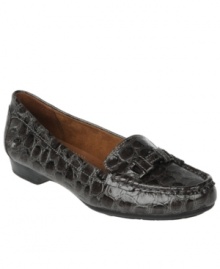 The Naturalizer Notable Flats get rave reviews for their versatility and winning combination of a modern croc-finish and classic features. The Naturalizer Notable Flats get rave reviews for their versatility and winning combination of a modern croc-finish and classic features.