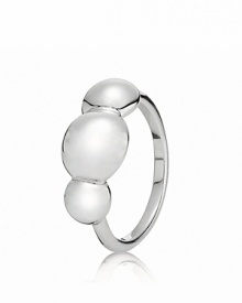 Bubbly and beautiful, this sterling silver ring from PANDORA enhances your stable of styles.