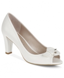 Prim and proper from sunrise to sunset. Etienne's Aigner Day pumps are topped with an elegant buckle at the toe. Prim and proper from sunrise to sunset. Etienne's Aigner Day pumps are topped with an elegant buckle at the toe.