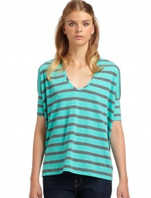 THE LOOKAllover stripe printBanded elbow length sleevesTHE FITAbout 24 from shoulder to hemTHE MATERIAL31% cotton/6% organic cotton/44% polyester/6% recycled polyester/13% rayonCARE & ORIGINMachine washImportedModel shown is 5'10 (177cm) wearing US size Small. THE LOOKAllover stripe printBanded elbow length sleevesTHE FITAbout 24 from shoulder to hemTHE MATERIAL31% cotton/6% organic cotton/44% polyester/6% recycled polyester/13% rayonCARE & ORIGINMachine washImportedModel shown is 5'10 (177cm) wearing US size Small.