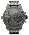 With a modern, innovative design, this gunmetal watch from Diesel brings versatility to your collection.