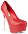 A killer stiletto. Steve Madden's Spikely platform pumps feature a mega platform and a beautiful metallic high heel.