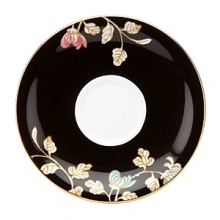 Painted Camellia brings vintage florals to life with just the right amount of color to make the dinner table unique. Draped against a gold-rimmed white canvas, delicate painted florals create a beautiful melodic feel. The salad plate, defined by a rich black background, is artfully juxtaposed to its white-bodied counterpart for a dramatic contrast. Painted Camellia brings vintage florals to life with just the right amount of color to make the dinner table unique. Draped against a gold-rimmed white canvas, delicate painted florals create a beautiful melodic feel. The salad plate, defined by a rich black background, is artfully juxtaposed to its white-bodied counterpart for a dramatic contrast.