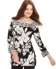 Bold blooms enliven JM Collection's tunic for no-fuss style day or night! Bold blooms enliven JM Collection's tunic for no-fuss style day or night!