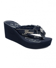 In true GUESS style, the Shana Eva thong sandals perfectly blend casual and glam. Slip on these frayed fabric flip flops and hit the mall or the beach. In true GUESS style, the Shana Eva thong sandals perfectly blend casual and glam. Slip on these frayed fabric flip flops and hit the mall or the beach.