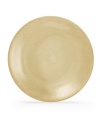 With clean lines and splashes of gold, the Kealia salad plates dish out casual fare with modern elegance, plus all the convenience of dishwasher- and microwave-safe stoneware from Noritake.
