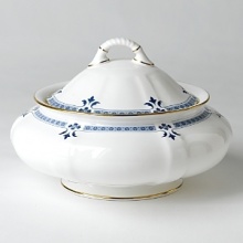 Though Grenville's geometric shapes and studs, set in a narrow border, lend the pattern a modern feel, the stylish leaf and flower elements closely follow classic Derby tradition. Though Grenville's geometric shapes and studs, set in a narrow border, lend the pattern a modern feel, the stylish leaf and flower elements closely follow classic Derby tradition.