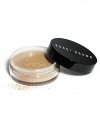 Bobbi's groundbreaking mineral makeup is made of pearlized mineral powders to instantly even out skin and diminish the look of imperfections. The result is a natural finish that never looks masky or overly made up. The super-fine powders in this formula are triple treated with glycerin, vitamins and skin softeners, and wear extenders. Smooth and silky, it glides on with a weightless feel and helps improve skin's appearance. SPF 15 helps protect skin from damage.