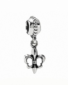 An elegant fleur-de-lis charm in oxidized silver lends a vintage look to your PANDORA bracelet. An elegant fleur-de-lis charm in oxidized silver lends a vintage look to your PANDORA bracelet.