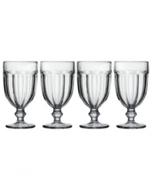 Just calling for lemonade, sweet tea or a big scoop of strawberry ice cream, this set of versatile iced beverage drinking glasses tops casual tables with vintage charm. Featuring a fluted, footed design in clear glass.