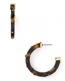 Tap into '70's-inspired elegance with this pair of Lauren Ralph Lauren hoop earrings, which flaunts retro allure with tortoiseshell accents. Tap into '70's-inspired elegance with this pair of Lauren Ralph Lauren hoop earrings, which flaunts retro allure with tortoiseshell accents.