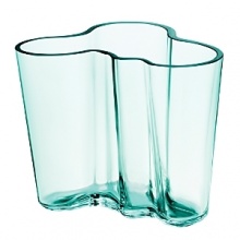 Since its introduction in 1937 at the Parisian World Fair in Paris, the Aalto vase has been a celebrated icon of design. Inspired by the beauty of the natural world, each piece echoes the untamed shorelines of Finland's thousands of lakes. The fluid lines are emblematic of the deep connection between man and nature and utterly striking to behold. Since its introduction in 1937 at the Parisian World Fair in Paris, the Aalto vase has been a celebrated icon of design. Inspired by the beauty of the natural world, each piece echoes the untamed shorelines of Finland's thousands of lakes. The fluid lines are emblematic of the deep connection between man and nature and utterly striking to behold.