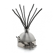 The Black Orchid Collection takes its inspiration from the intricacies of form and texture found in foliage from around the world. By interpreting plant forms in cast metal, Aram presents work which is evocative of a natural environment transformed and redefined. With notes of deep cedar, sandalwood, musk and tropical fruits and citrus, the scent is velvety and sensual, an intoxicating scent for the home. The Black Orchid Collection takes its inspiration from the intricacies of form and texture found in foliage from around the world. By interpreting plant forms in cast metal, Aram presents work which is evocative of a natural environment transformed and redefined. With notes of deep cedar, sandalwood, musk and tropical fruits and citrus, the scent is velvety and sensual, an intoxicating scent for the home.