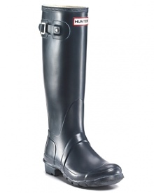 Hunter original rubber rain boots have the legendary Hunter fit and comfort and are perfect for a rainy day. Hunter original rubber rain boots have the legendary Hunter fit and comfort and are perfect for a rainy day.