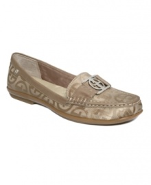 Chic logo details make a sophisticated statement. The Ginni2 flats by Giani Bernini shed a new light on classic loafers. Chic logo details make a sophisticated statement. The Ginni2 flats by Giani Bernini shed a new light on classic loafers.
