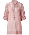 Stylish top in a fine old rose cotton viscose blend - Feminine, slim tunic cut with a round neck and rolled-up half sleeves -  New, long silhouette, casual wrinkled look and button placket - Super everyday top for many occasions - Wear with jeans, business pants or tight skirts, topped with a cardigan, denim jacket or blazer