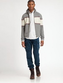 Classic cargo pockets adorn a slim-silhouette shaped in cool, comfortable cotton.Front, back flap pocketsSide cargo pocketsInseam, about 32CottonMachine washImported Classic cargo pockets adorn a slim-silhouette shaped in cool, comfortable cotton.Front, back flap pocketsSide cargo pocketsInseam, about 32CottonMachine washImported