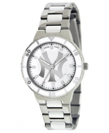 Bronx Bombers! Root for your team 24/7 with this sporty watch from Game Time. Features a New York Yankees logo at the dial. Bronx Bombers! Root for your team 24/7 with this sporty watch from Game Time. Features a New York Yankees logo at the dial.