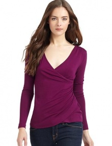 THE LOOKCrossover v-neckLong sleevesGathered shouldersGathered sideTulip hemTHE FITAbout 23 from shoulder to hemTHE MATERIAL95% viscose/5% spandexCARE & ORIGINMachine washImportedModel shown is 5'9½ (176cm) wearing US size Small.9 Months THE LOOKCrossover v-neckLong sleevesGathered shouldersGathered sideTulip hemTHE FITAbout 23 from shoulder to hemTHE MATERIAL95% viscose/5% spandexCARE & ORIGINMachine washImportedModel shown is 5'9½ (176cm) wearing US size Small.9 Months
