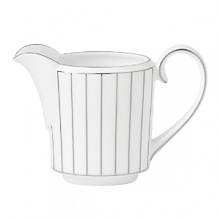 Sparkling platinum and mica accent this decidedly contemporary Vera Wang creamer, lending a look that's fresh and dimensional. Sparkling platinum and mica accent this decidedly contemporary Vera Wang creamer, lending a look that's fresh and dimensional.