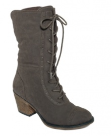 Ladylike and rugged all at the same time. The Savannah booties by Rocket Dog feature a stacked heel, delicate laces and Oxford-style perforations for a Victorian vibe. Ladylike and rugged all at the same time. The Savannah booties by Rocket Dog feature a stacked heel, delicate laces and Oxford-style perforations for a Victorian vibe.