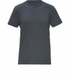 An everyday basic packed with wearing possibilities, Rag & Bones iron grey cotton tee is a must for layered looks - Round neckline, short sleeves - Slim fit - Wear under pullovers with jeans and suede lace-ups