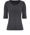 A new casual classic, this versatile organic cotton top from Closed is a must-have staple - Round neck, three-quarter sleeves, slim fit - Pair with skinny jeans or boyfriend shorts and wedge heels