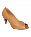 Clarks knows comfort, and with the Artisan Cynthia Avant pumps, they also know elegance. With a classic peep-toe silhouette and padded sole, you'll glide through the day with ease.